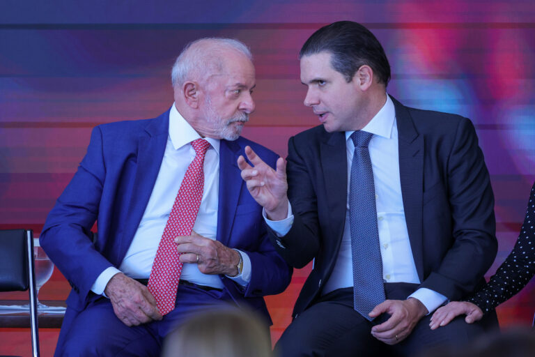 Lula entrega a Motta projeto que amplia teto do MEI para até R$ 140 mil