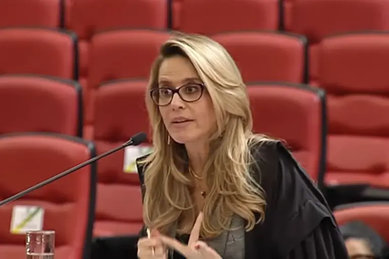 Advogada do PL aponta indução em pesquisa da AtlasIntel