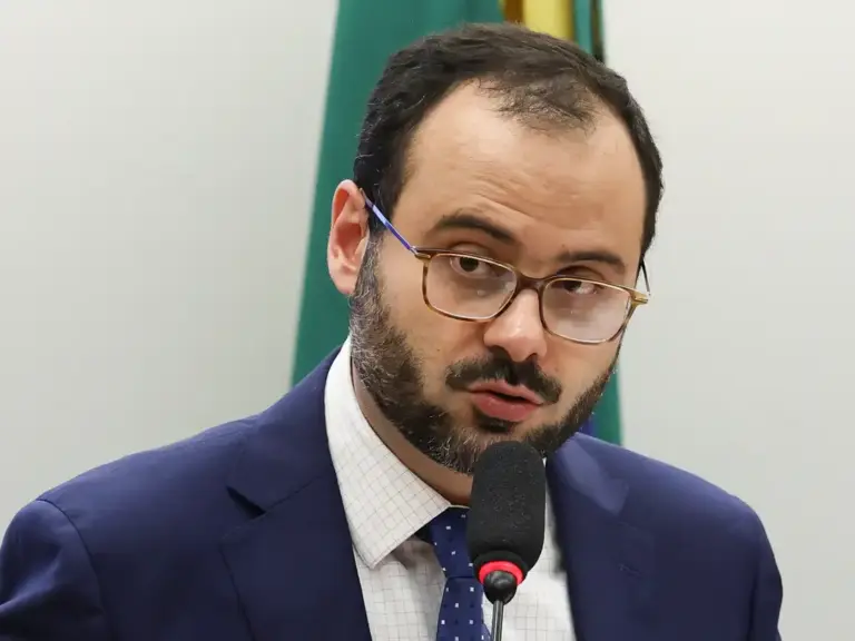 A três meses das eleições, governo lança Desenrola MEI