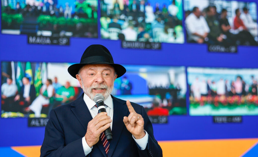 Presidente da República, Luiz Inácio Lula da Silva, durante Cerimônia de Entregas Simultâneas do Governo Federal para Moradia, Saúde e Educação, no Palácio do Planalto, Brasília-DF. Foto: Ricardo Stuckert / PR