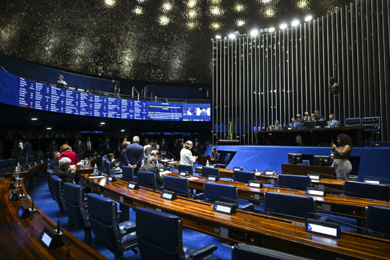 Senado aprova aposentadoria especial para agentes de saúde