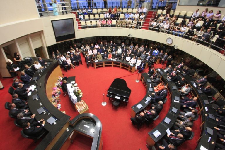 Alesc volta a discutir projeto que restringe acesso às cotas raciais em SC
