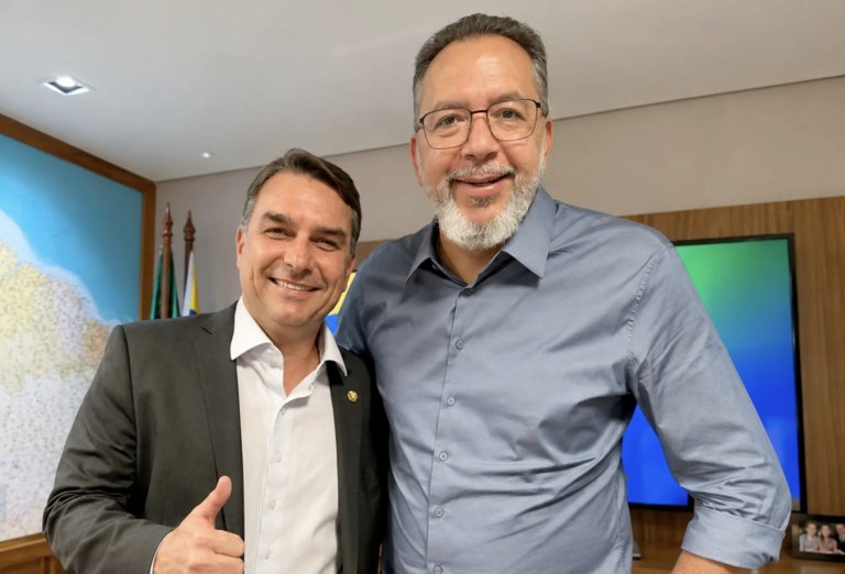 Operação da PF reabre palanque de Flávio para o Senado no Rio