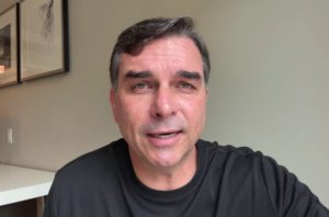 Urgente: Flávio vai propor tratado comercial com EUA, México e Canadá