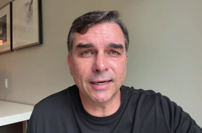 Flávio: Operação contra Bolsonaro é prova que incomodamos sistema