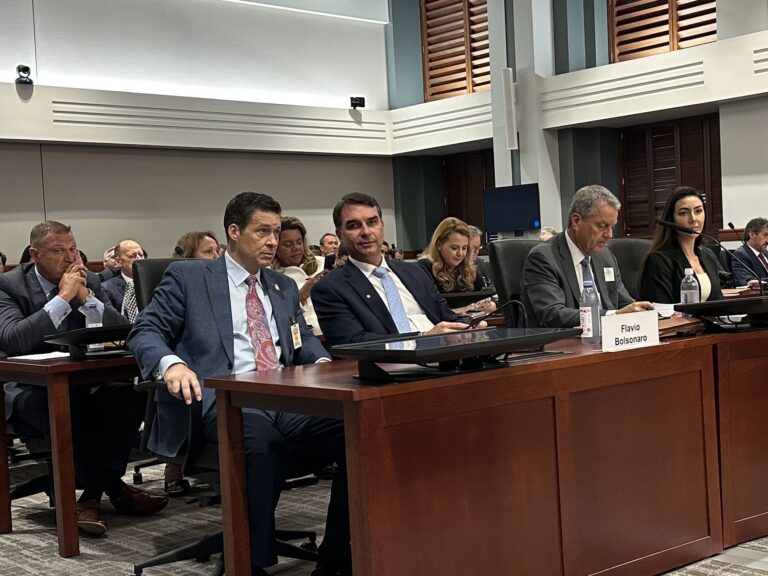 Senador americano chama de “poderosa” apresentação de Flávio contra tarifas
