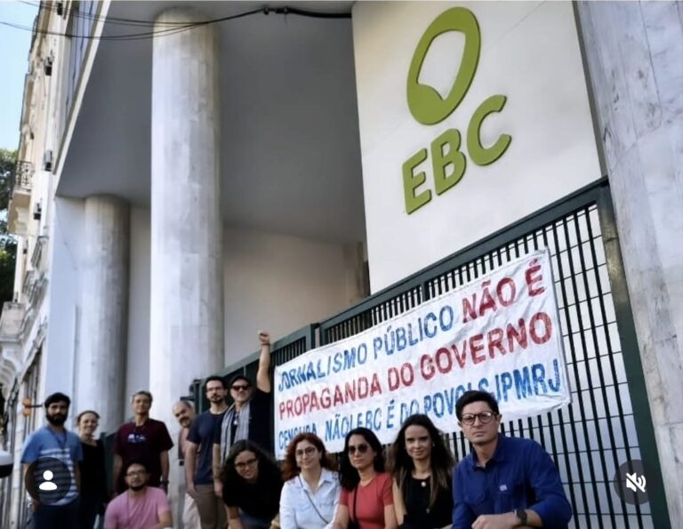 Jornalistas da EBC protestam contra retirada de conteúdos do ar