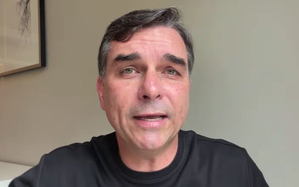 Flávio: Minha missão nos EUA é proteger Brasil das tarifas e de Lula