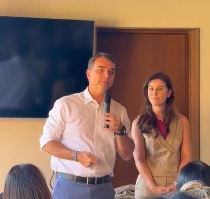 ‘Vamos passar por cima de desavenças’, diz Flávio Bolsonaro sobre Michelle