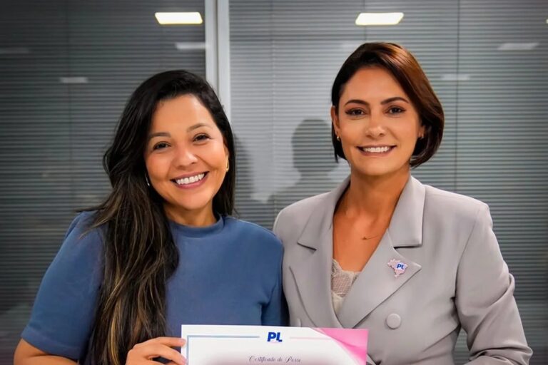 Vereadora pivô de crise entre Michelle e Flávio Bolsonaro declara apoio ao senador
