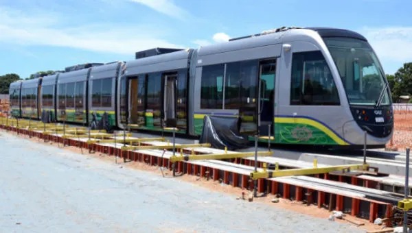 Obra bilionária termina em sucata e governo leiloa restos do VLT de Cuiabá