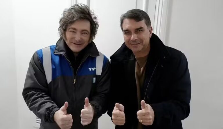 Urgente: Milei anuncia viagem ao Brasil para apoiar candidatura de Flávio Bolsonaro