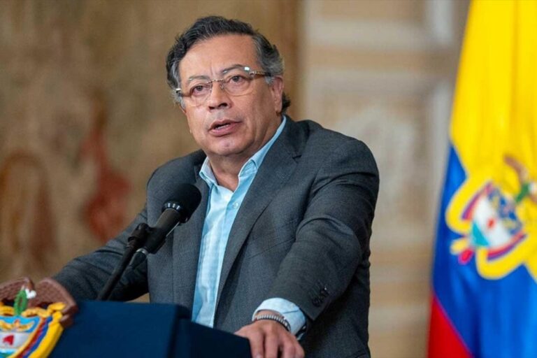 Petro proíbe posse de presidente eleito em base militar na Colômbia