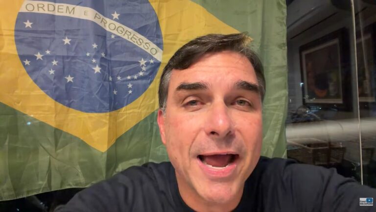 Flávio Bolsonaro: “O Lula quer que você permaneça pobre”