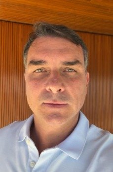 “Vamos evitar qualquer divisão”, diz Flávio Bolsonaro em apelo a Michelle por união da direita