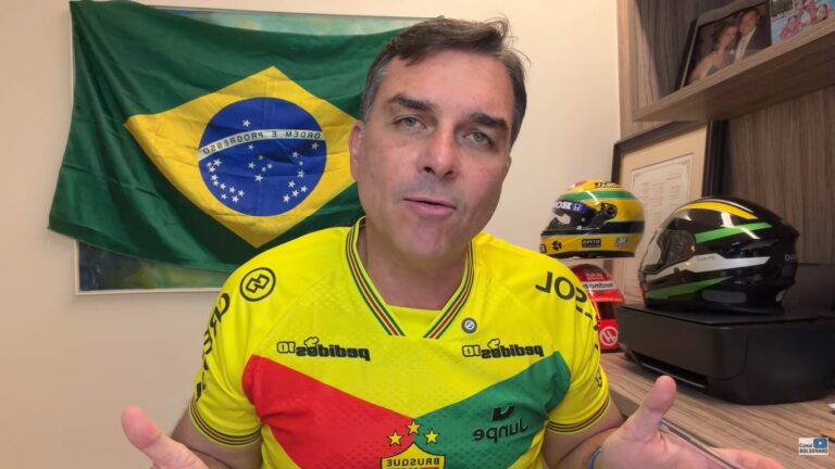 Flávio Bolsonaro promete ampliar escolas cívico-militares