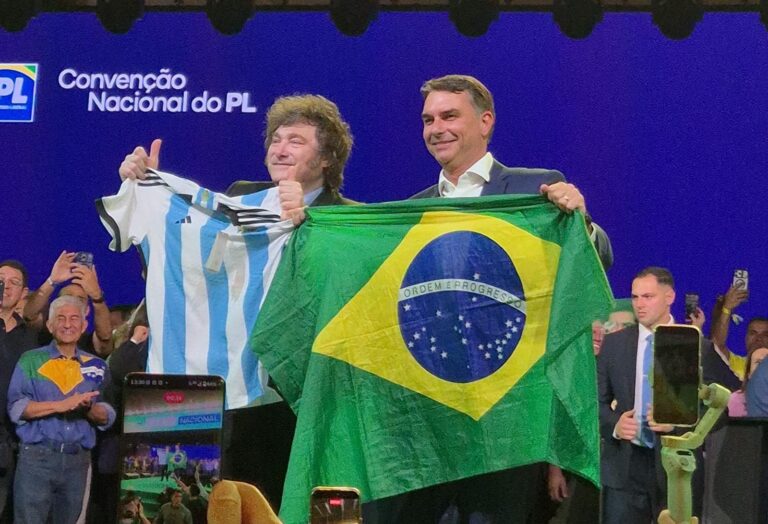 Milei diz confiar em Flávio Bolsonaro para derrotar Lula nas eleições