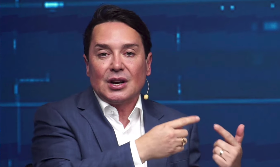 ALive: Flávio é o Jair Bolsonaro falando