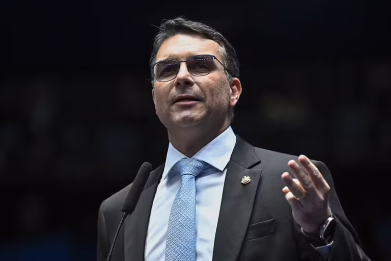 Flávio pede envio de observadores estrangeiros para acompanhar eleições