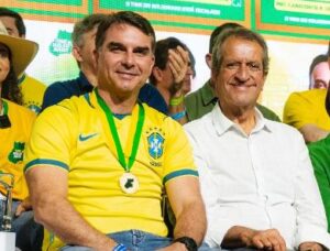Após operação contra Valdemar, Flávio Bolsonaro acusa PF de perseguir adversários de Lula