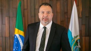 Moraes revoga cautelares e manda retirar tornozeleira de Márcio Canella