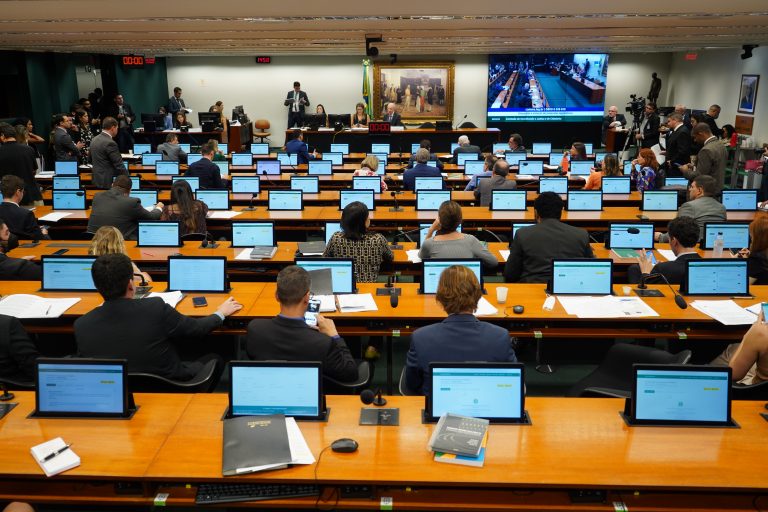 CCJ aprova PEC que torna imprescritíveis crimes sexuais contra crianças