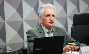 Justiça mantém condenação de deputado do PT por imagem de IA que associava Bolsonaro a Vorcaro