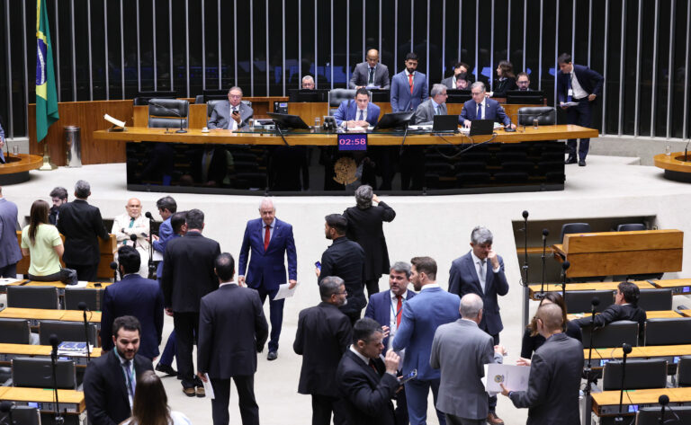 PL passa a ter maior bancada da Câmara com 98 deputados