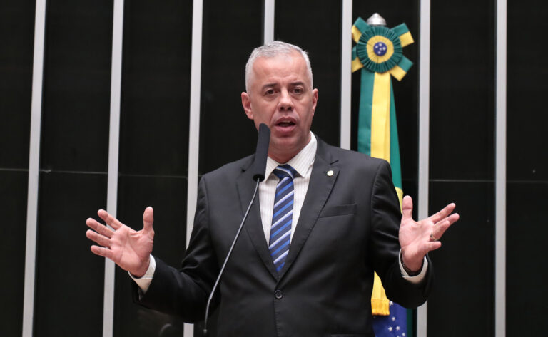 Deputado acusa Itamaraty de priorizar discurso político em resposta sobre PCC e CV