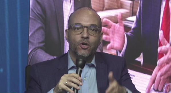ALive: Flávio mostra ‘presidente de fato’ do Brasil enquanto Lula se esconde