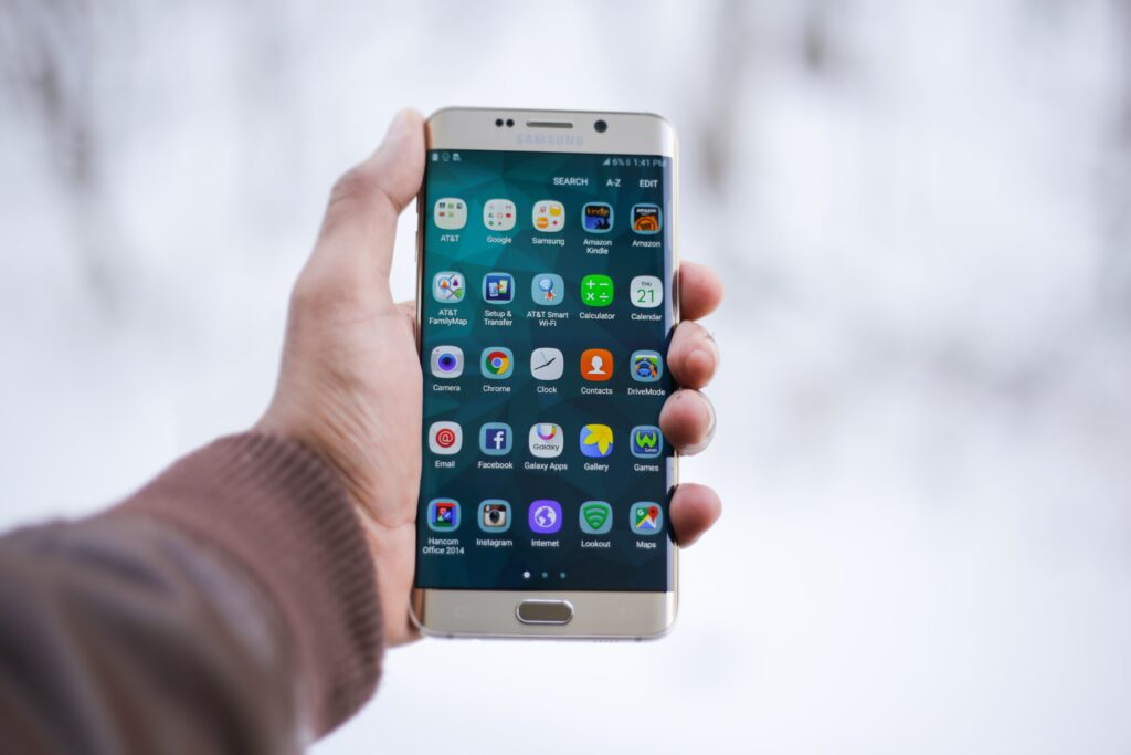 Celular aplicativos big techs redes sociais
