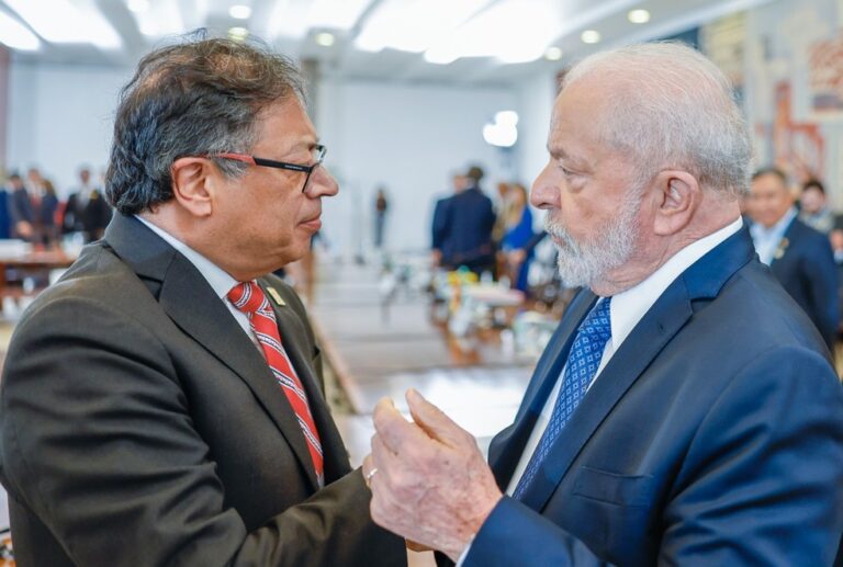 Petro diz Lula que transição na Colômbia será “pacífica”